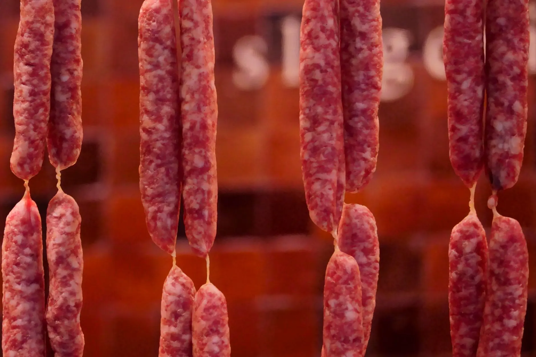 香肠腊肉风味差异对比：传统土特产vs工业化加工技术正文配图 1