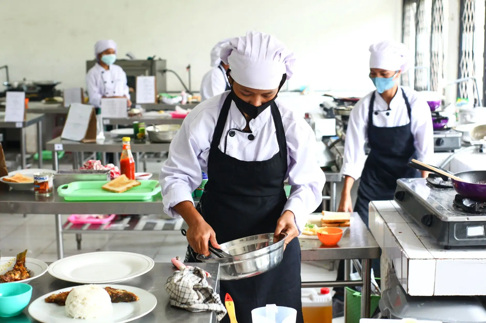 香肠腊肉选购指南：区分传统土特产与工业化产品的关键指标
