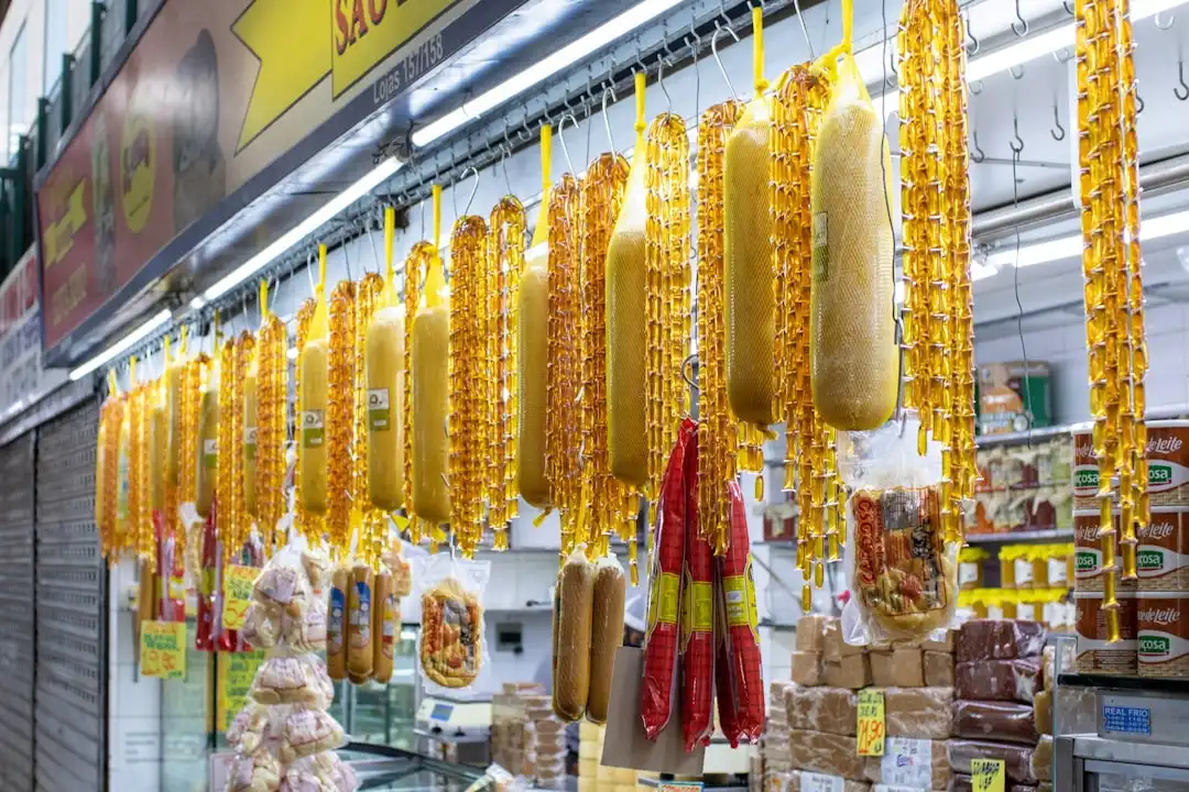 重庆腊味加工厂浅析香肠腊肉风味差异与选材标准正文配图 2
